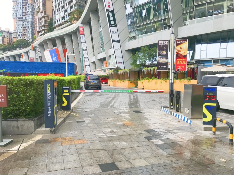 重慶龍湖星悅薈停車(chē)場(chǎng)收費(fèi)管理系統(tǒng)及設(shè)備案例